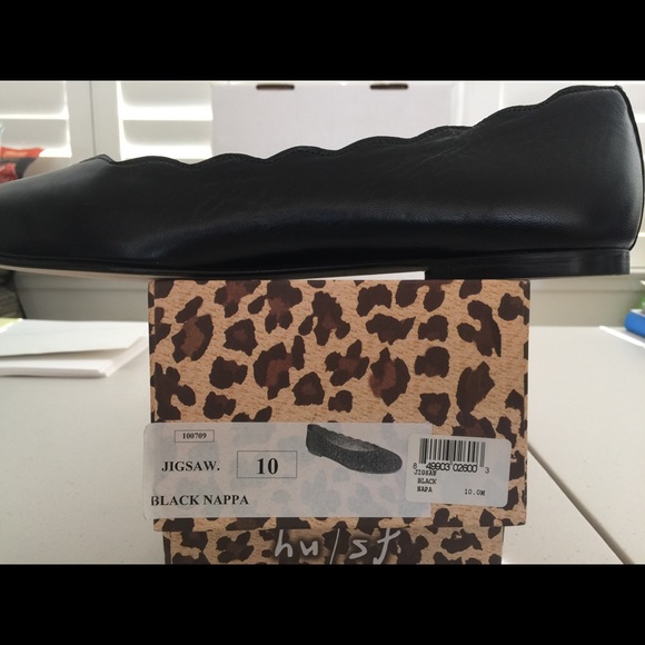 SF/NY Black Leather Scallop Flats - Picture 2 of 7